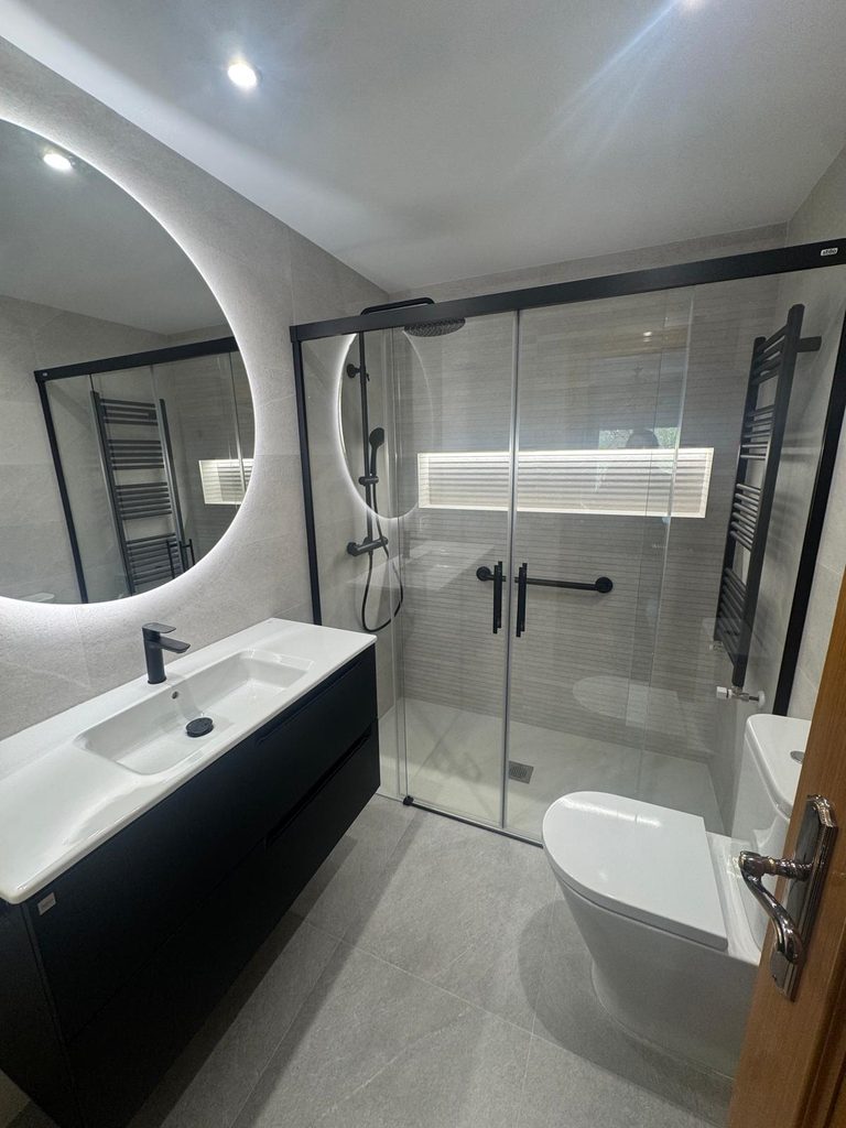 reforma de baño integral realizada por Ara Reformas en la calle Jacinto Benavente, Vitoria