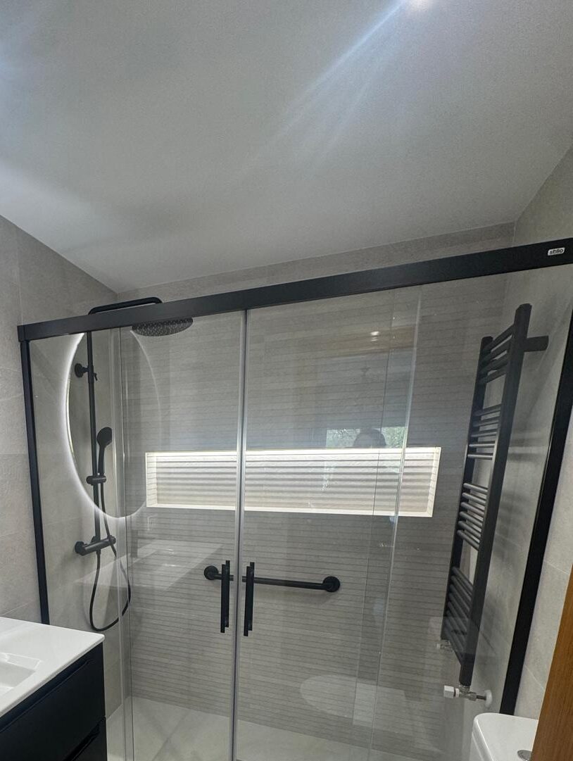 reforma de baño integral realizada por Ara Reformas en la calle Jacinto Benavente, Vitoria