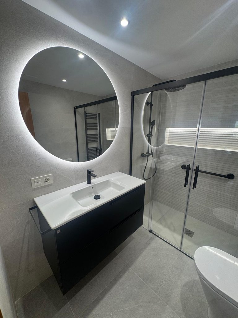reforma de baño integral realizada por Ara Reformas en la calle Jacinto Benavente, Vitoria