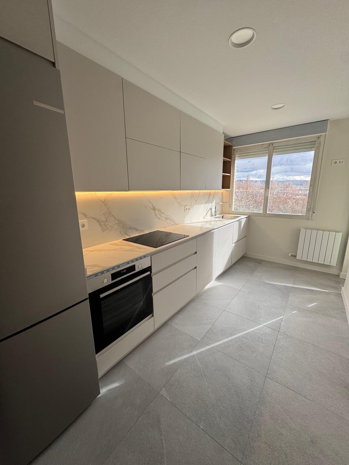 reforma de cocina realizada por Ara Reformas en Vitoria