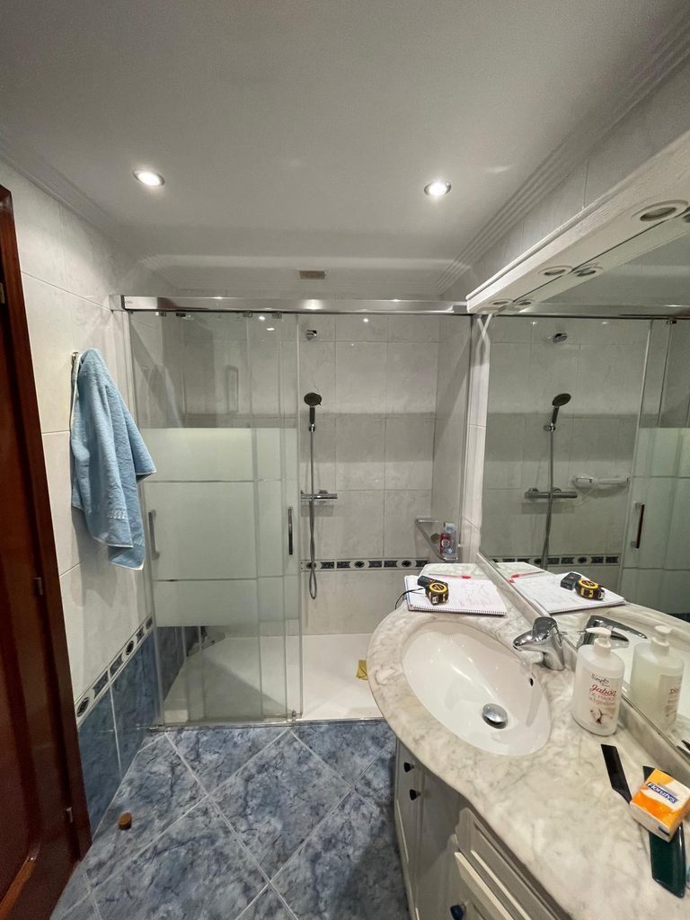reforma de baño realizada en la calle argentina, Vitoria, por Ara Reformas