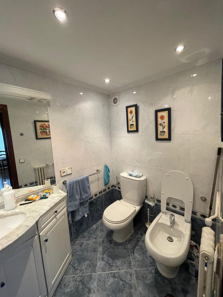 reforma de baño realizada en la calle argentina, Vitoria, por Ara Reformas