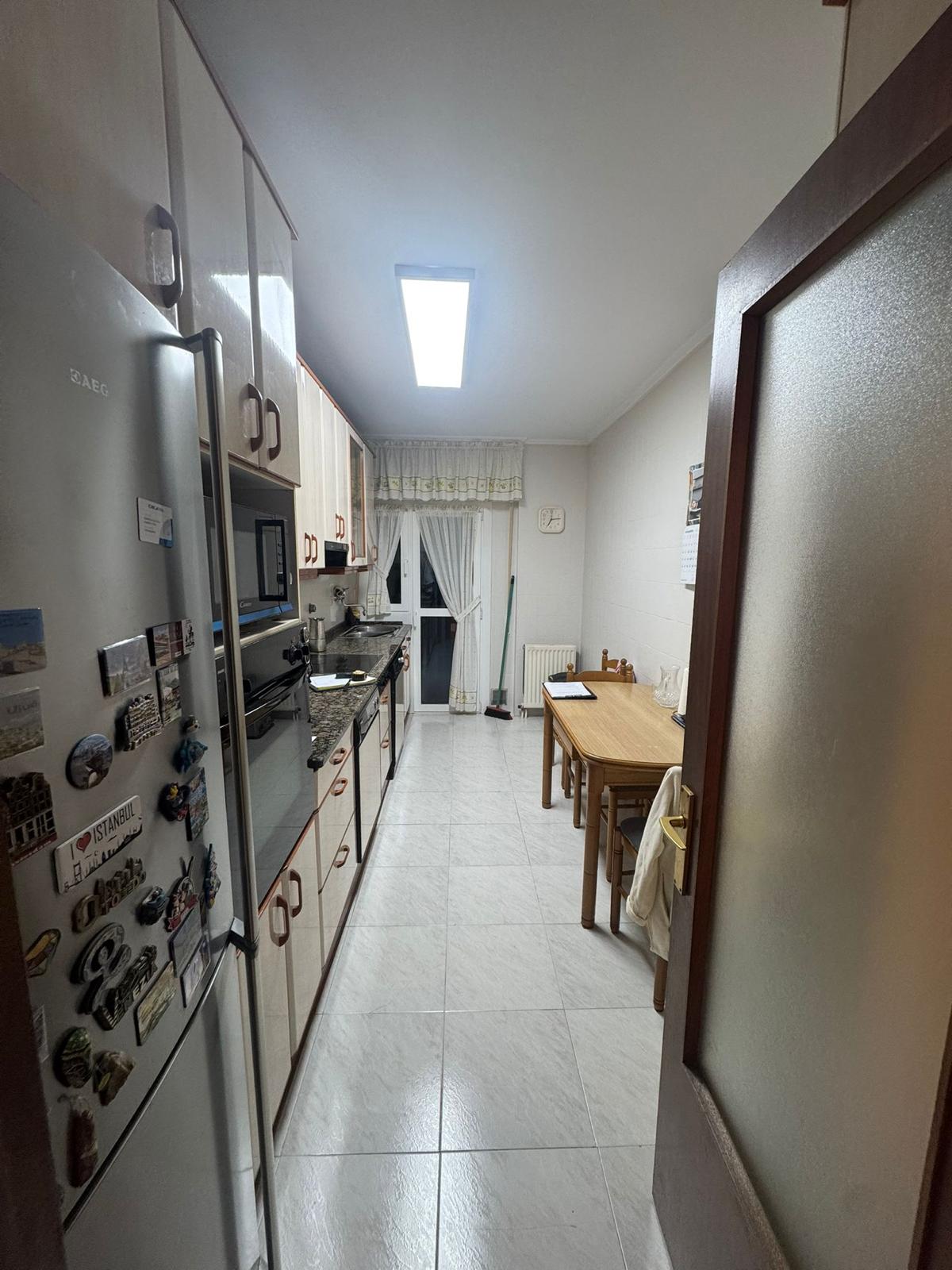 reforma de cocina realizada en la calle ricardo puga (vitoria) por ara reformas.